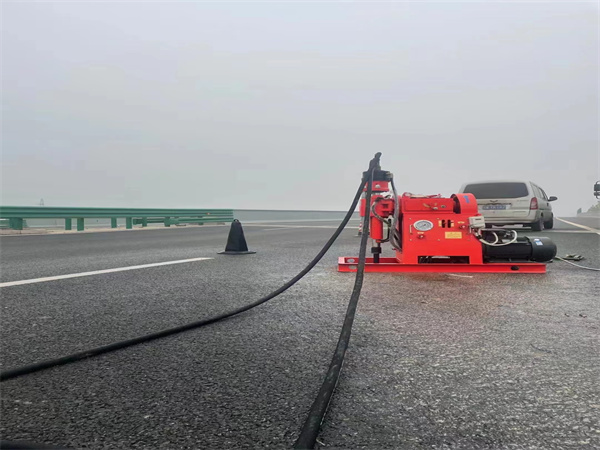 新龙马路路基路面开裂下沉注浆加固灌浆