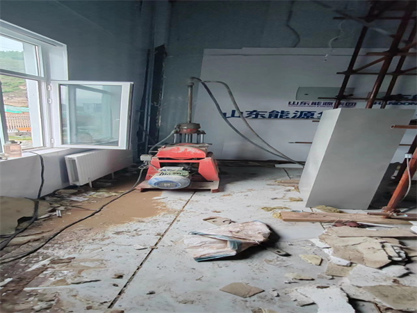 新龙地基基础下沉墙体裂缝加固注浆顶升施工