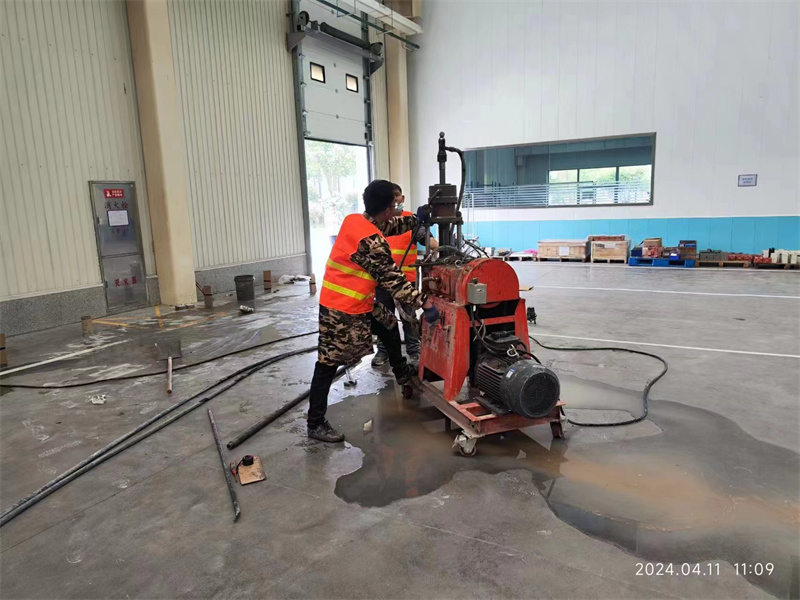 新龙厂房地面下沉塌陷注浆加固施工